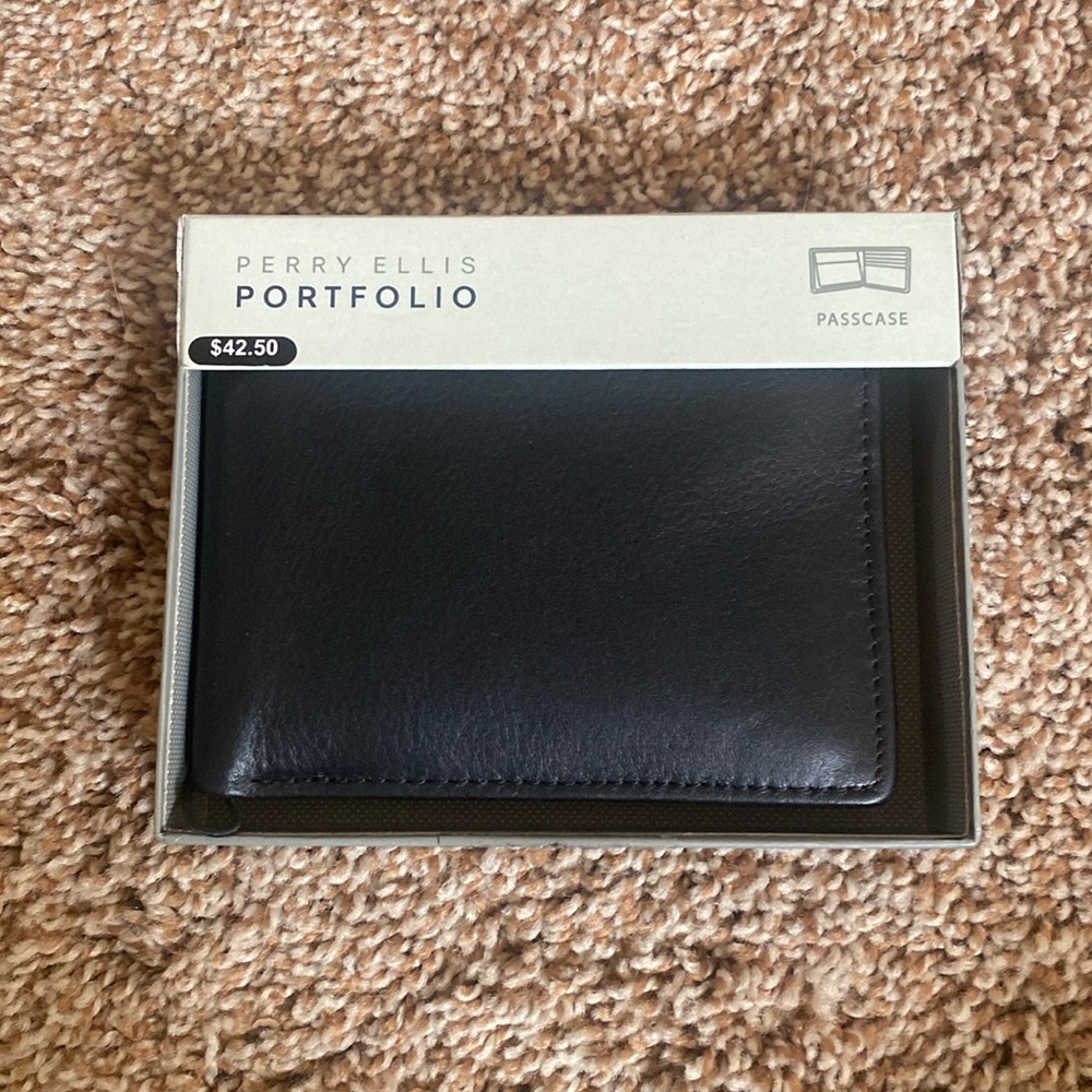 Perry Ellis Wallet NWTS
